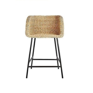 Table d'appoint artisanale en rotin pour salon, design de luxe, décorative, personnalisée et élégante - Product Image 1