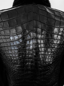 แจ็กเก็ตหนังจระเข้แท้สำหรับผู้ชายเสื้อแจ็กเก็ตมอเตอร์ไซค์ลายนูนออกแบบโลโก้ได้ตามต้องการ - Product Image 4