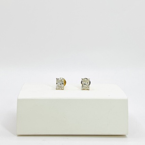 ต่างหูเพชรทรงเรเดียนท์ 2.00 กะรัต ดีไซน์เรขาคณิต ทอง 18K  รับรองโดย GIA เหมาะสำหรับงานหมั้น งานแต่งงาน งานครบรอบ และงานปาร์ตี้ - Product Image 5