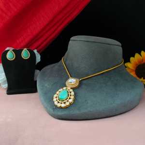 Conjunto de colgante de cadena de Metal y Polki Kundan Premium de la mejor calidad para mujeres y niñas, opción Ideal para ocasiones formales y festivas - Product Image 6