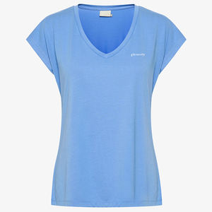 Camiseta básica de cuello redondo para mujer para uso diario hecha con algodón suave de primera calidad para máxima comodidad y estilo de GLOVES City - Product Image 4