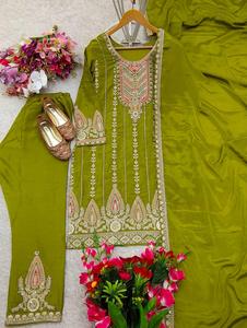 Seda pura de Chinon con desgaste de fiesta de diseñador pesado Codificación de seda de Chinon Secuencia de Dori Top DE TRABAJO bordado y pantalón con Dupatta - Product Image 5