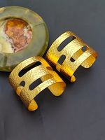 Brazalete de Latón Chapado en Oro de Alta Calidad para Mujer, Diseño de Corazón Tallado, Estilo Moderno con Imitación Antigua, Joyería Hecha a Mano para Regalo