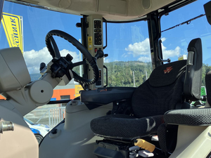 Massey Ferguson 5710 Series 4WD Tracteur à roues agricole haute performance Chargeur frontal durable Nouveau moteur Pompe à noyau - Product Image 5