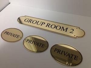 Soporte de letrero de aluminio para oficina, placa de nombre de escritorio tallada personalizada para oficina, restaurante, Hotel en estilo elegante a precios baratos - Product Image 5