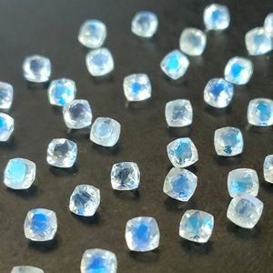 Cojín de piedra lunar arcoíris natural corte 7mm facetado-Good Blue Flashy buena calidad Piedra preciosa suelta - Product Image 1