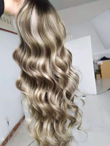 Perruque brésilienne Remy ondulée à balayage ombré cheveux humains racines marron moyen à brun <span class=keywords><strong>doré</strong></span> avec <span class=keywords><strong>blond</strong></span> <span class=keywords><strong>foncé</strong></span> et ondulés - Product Image 2