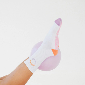 Chaussettes de Pilates personnalisées avec inscription brodée, antidérapantes, en coton, chaussettes de maintien pour le yoga, le Pilates, la barre, vente en gros en usine au Vietnam - Product Image 5