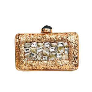 คลัทช์ตอนเย็นของนักออกแบบประดับด้วยหินคริสตัล ทองเหลืองแม่มุก การผสมผสานที่ไร้ที่ติของความช่างศิลปะและความซับซ้อน - Product Image 1
