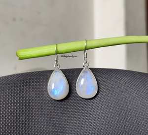 Boucles d'oreilles en argent sterling faites à la main avec pierre de lune arc-en-ciel-Cadeau de mariage et de fête à la mode pour les femmes - Product Image 1