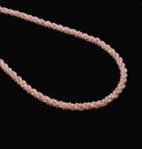 Collier élégant en cristal avec perles de pierres précieuses naturelles Bijoux pour femmes Convient pour les fêtes de mariage et les tenues quotidiennes - Product Image 3