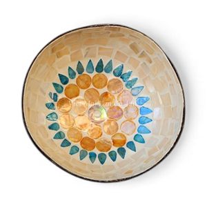 Cuenco de Coco con Incrustaciones de Nácar, Hecho a Mano, Natural, Ecológico y Sostenible - Product Image 1