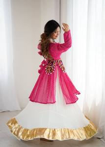 Haut élégant en faux georgette avec imprimé numérique en fil codi et glands, associé à un lehenga en soie beurre avec des franges en gota patti cousues, taille 44 - Product Image 2