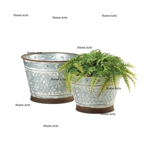 Maceta de jardín de estaño galvanizada de diseño fantástico con soporte de hierro forjado Maceta de flores de forma redonda a la venta - Product Image 5