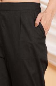 Pantalones de Licra Negros Elásticos para Mujer, Corte Regular para Comodidad en la Oficina, Viajes y Uso Diario - Product Image 2