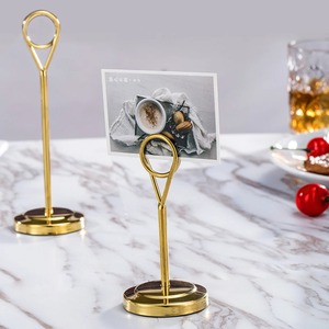 Grand porte-cartes élégant au design rond en or Présentoir de table en métal élégant pour les mariages, les événements, les restaurants et la décoration intérieure - Product Image 3