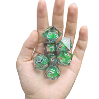 Ensemble de dés DND en résine de poisson Koi polyédrique d'usine pour donjons et Dragons RPG jeux de société ensemble de dés à noyau liquide en résine tranchant