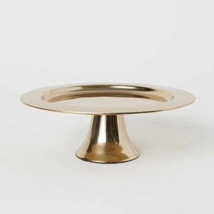 Support à gâteau simple en aluminium avec finition or premium pour gâteau haut de gamme servant lors de célébrations spéciales - Product Image 1