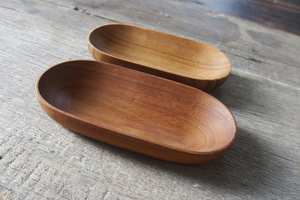 Bandeja ovalada de Caoba Africana hecha a mano: plato de madera rústico para servir - Product Image 3