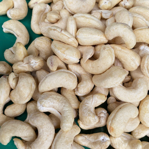 Noix de cajou crue d'usine de confiance W180 acheteurs de noix de cajou de noix de cajou au Royaume-Uni emballage personnalisé gratuit Santigo - Product Image 1