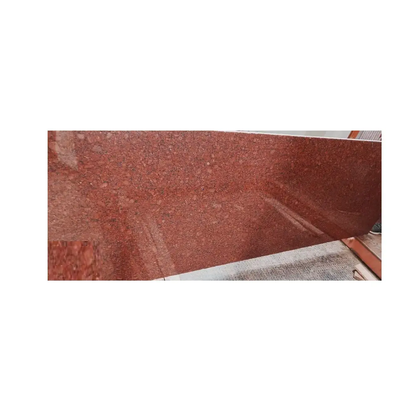 Dalle de granit rouge clair impérial du nord de qualité standard pour la décoration de mur et de plancher avec la disponibilité sans couture d'exportation