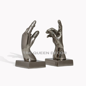 Conception à la main en aluminium métal forme de main brillant polonais Sculpture décorative pièce maîtresse décoration de table - Product Image 1
