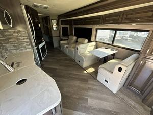 Camping-car de vacances d'occasion 2023 Holiday Rambler Classe A, intérieur spacieux, 4-8 passagers, véhicule Euro 5 à vendre - Product Image 2