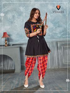 Muselina de impresión digital de excelente calidad con trabajo hecho a mano y espejo Kurti Pant y Dupatta Fabricante de India - Product Image 4