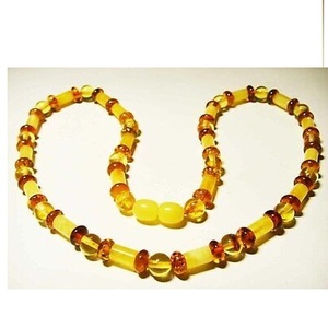 Collar de Acero Inoxidable Simple y Dulce de Nueva Moda con Cadena Chapada en Oro de 18K, Colgante de Flor de Resina, Joyería de Perlas de Moda para Mujer - Product Image 4