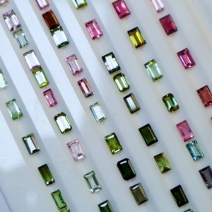 Turmalina Natural Pulida al por Mayor, Corte Baguette de 3x5mm, Piedras Preciosas Sueltas Multicolores con Cambio de Color para la Fabricación de Joyas - Product Image 3