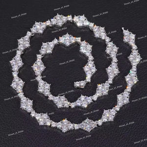 Collier en argent avec diamants de tennis en grappe, serti à griffes, diamant moissanite taille ronde, collier glacé style fleur - Product Image 4