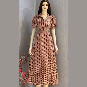 Elegante vestido con cuello de manga corta con patrones florales y rayas para un aspecto elegante y fresco este otoño - Product Image 1