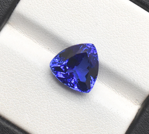 Trillion de pierres précieuses naturelles bleu profond pierre d'anneau de tanzanite excellente coupe loupe triangulaire pierre précieuse propre pierre trillion à facettes - Product Image 2