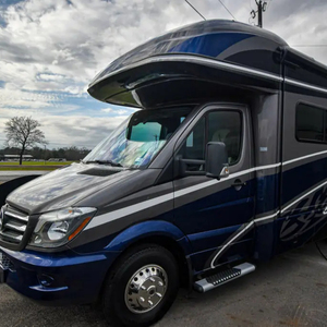 Autocaravana de Lujo Fleetwood Pulse 24B Clase C 2019 Blanca para Acampar, Usada, Emisión Euro 5, Capacidad para 4-6 Pasajeros, Piso Acrílico - Product Image 1
