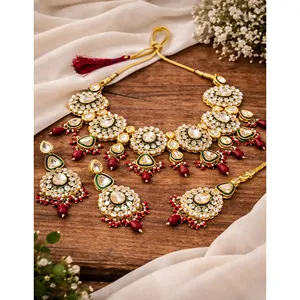 Ensemble de bijoux de mariée de luxe en or plaqué or avec pierres Kundan Polki taille émeraude et perles bordeaux pour mariages et occasions spéciales - Product Image 5