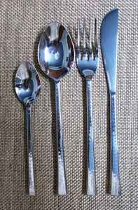 ชุดช้อนส้อมมีดดีไซน์คลาสสิก18/8ชุดเครื่องใช้บนโต๊ะอาหารสแตนเลสสีเงินด้านออกแบบโลโก้ได้ตามต้องการหรูหราสำหรับงานแต่งงานของโรงแรมขายดี - Product Image 3