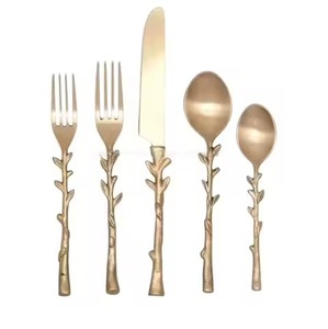 Juego de cubiertos de metal con acabado real brillante, cuchara de acero inoxidable de lujo, tenedor, cuchillo, cubiertos para un comedor elegante y hogares modernos - Product Image 5