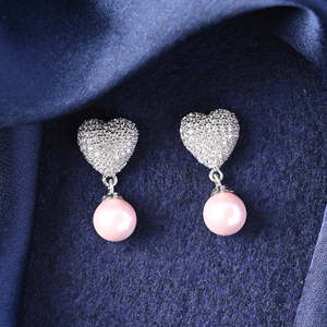 Boucles d'oreilles pendantes en forme de cœur en perles roses argentées, accessoire de bijouterie élégant et tendance - Product Image 2