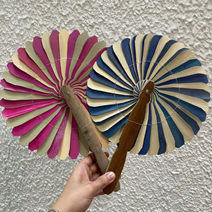 Éventail en feuilles de palmier, artisanal, feuillage de palmier tissé séché, léger, élégant, accessoire à main pour la décoration bohème de la maison, Vietnam - Product Image 1