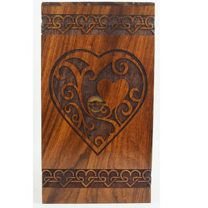 Urna de Madera de Palisandro para Cenizas Humanas - Urna Conmemorativa en Forma de Corazón para Adultos, Hecha a Mano - Urna Funeraria Celta para Cremación por AYAANS - Product Image 6