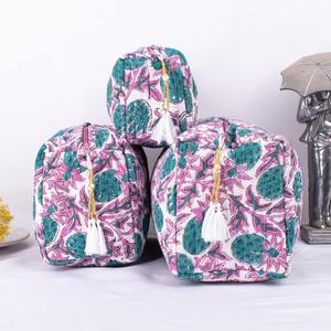 Juego de 3 Bolsas de Viaje Ecológicas Impermeables de Algodón con Estampado Vintage Indio, Bolsa de Cosméticos para Mujer, Regalo para Ella, Bolsa de Belleza Grande - Product Image 1