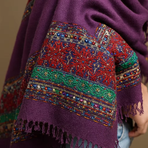 ผ้าคลุมไหล่ดีไซน์ตัวเองลายจุดผ้าวูลแท้คุณภาพพรีเมี่ยมสำหรับผู้หญิงจาก mythnix - Product Image 1