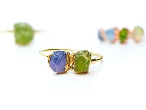 Péridot naturel et tanzanite pierres brutes anneaux galvanisés pierres précieuses brutes originales bagues plaquées or bijoux bagues minimalistes - Product Image 2