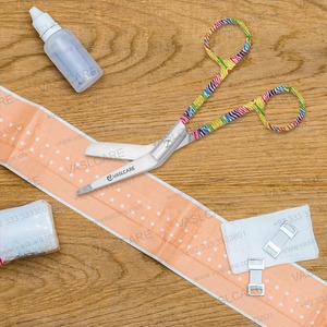 กรรไกรตัดผ้าพันแผลที่มีลายม้าลายสีรุ้งจับ vaslcare <span class=keywords><strong>BANDAGE</strong></span> พร้อมปลายทื่อสำหรับพยาบาลแฟชั่นกรรไกร