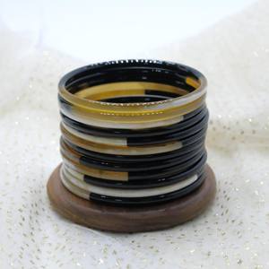 Ensemble de bracelets pour femmes bracelets en corne de différentes tailles bijoux de la meilleure qualité distribués dans le monde entier - Product Image 6