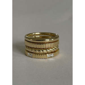 Colección de Anillos Elegantes con Diamantes en Forma de Baguette - Product Image 5