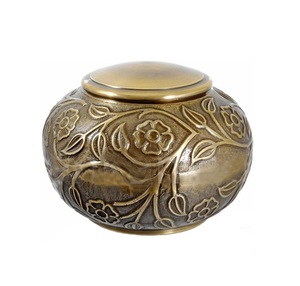 Urne de crémation en laiton de conception de dessus de dôme de couleur d'or et brune pour des cendres humaines - Product Image 2