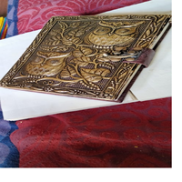 Carnet en cuir gaufré vintage fait main avec papier à bords festonnés, journal antique, carnet de croquis, grimoire, format A5, cadeau