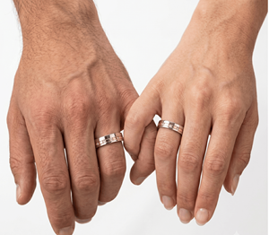 Anillos de Boda Clásicos de Dos Tonos con Diamantes Redondos de Corte Brillante, Diamantes Naturales y Cultivados en Laboratorio - Product Image 4