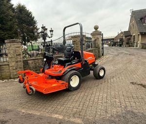 Cortadora de Césped con Asiento KUBOTA F3090-F391, Motor de 26 HP, con Precisión y Potencia para un Corte Profesional - Product Image 1